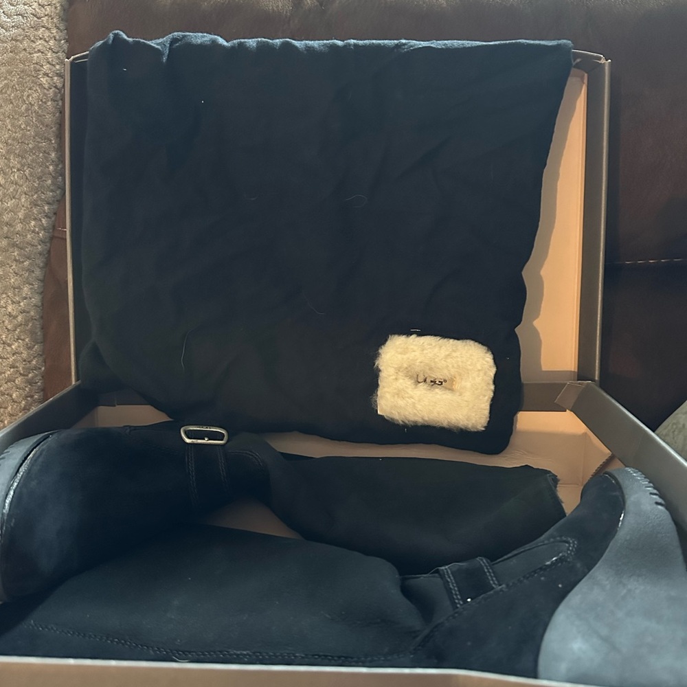 UGG TALL WEDGE BOOT - WITH BOX & BAG - Picture 4 of 6